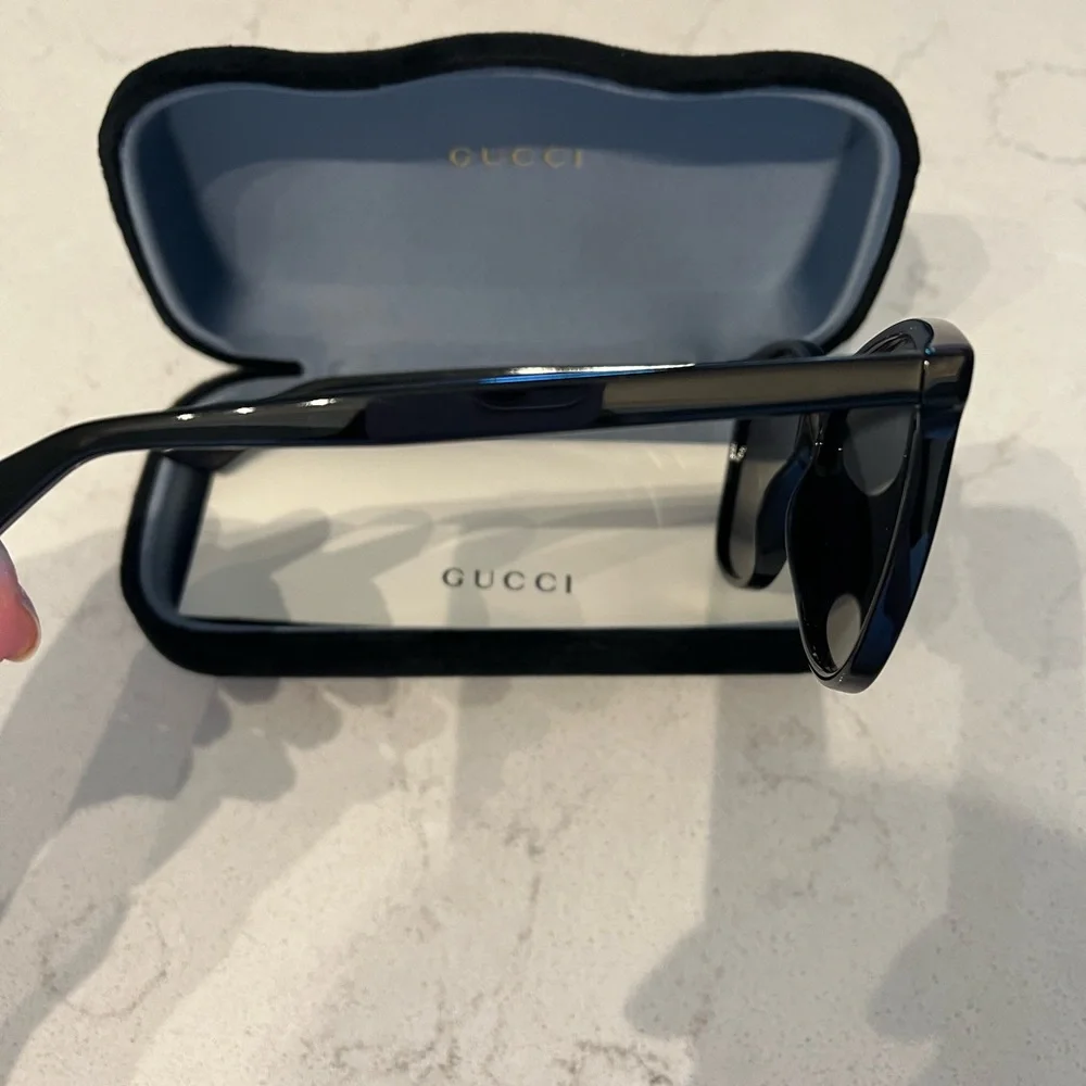 Gucci Eyewear Round Frame Sunglasses Black - Picture 6 of 11